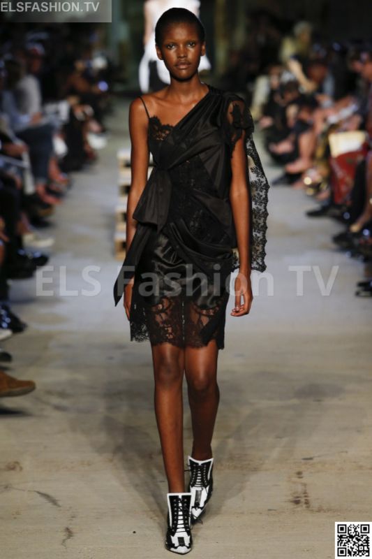 Givenchy SS 2016 NYFW access to view full gallery. #Givenchy #nyfw15